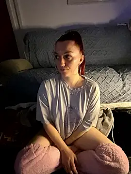 Snapshot of Stoner_BarbieXX chatting on December 2024 10:43:01 PM Stoner BarbieXX online show from December 2024 10:43:01 PM