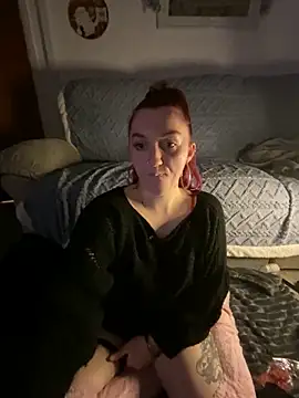Snapshot of Stoner_BarbieXX chatting on December 2024 10:43:02 PM Stoner BarbieXX online show from December 2024 10:43:02 PM