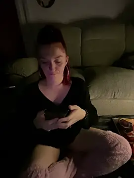 Snapshot of Stoner_BarbieXX chatting on December 2024 10:19:01 PM Stoner BarbieXX online show from December 2024 10:19:01 PM