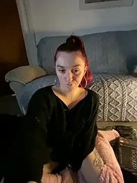 Snapshot of Stoner_BarbieXX chatting on December 2024 10:37:01 PM Stoner BarbieXX online show from December 2024 10:37:01 PM