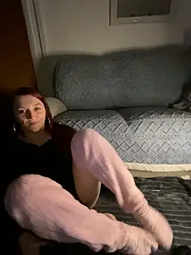 Snapshot of Stoner_BarbieXX chatting on December 2024 10:23:02 PM Stoner BarbieXX online show from December 2024 10:23:02 PM