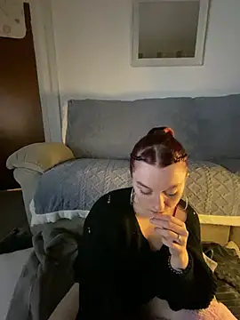 Snapshot of Stoner_BarbieXX chatting on January 2025 10:16:02 PM Stoner BarbieXX online show from January 2025 10:16:02 PM