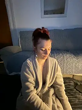Snapshot of Stoner_BarbieXX chatting on January 2025 10:12:02 PM Stoner BarbieXX online show from January 2025 10:12:02 PM