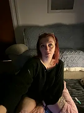 Snapshot of Stoner_BarbieXX chatting on January 2025 10:15:02 PM Stoner BarbieXX online show from January 2025 10:15:02 PM