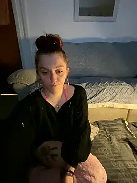 Snapshot of Stoner_BarbieXX chatting on February 2025 10:55:01 PM Stoner BarbieXX online show from February 2025 10:55:01 PM