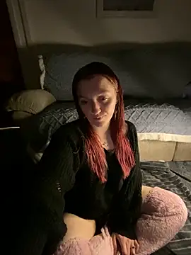 Snapshot of Stoner_BarbieXX chatting on February 2025 10:39:01 PM Stoner BarbieXX online show from February 2025 10:39:01 PM