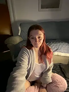 Snapshot of Stoner_BarbieXX chatting on February 2025 10:44:02 PM Stoner BarbieXX online show from February 2025 10:44:02 PM