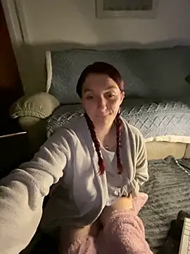 Snapshot of Stoner_BarbieXX chatting on February 2025 10:51:01 PM Stoner BarbieXX online show from February 2025 10:51:01 PM