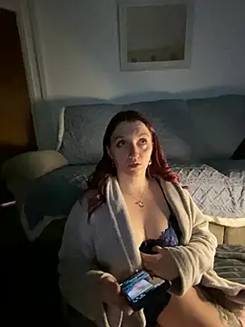 Snapshot of Stoner_BarbieXX chatting on February 2025 10:43:02 PM Stoner BarbieXX online show from February 2025 10:43:02 PM