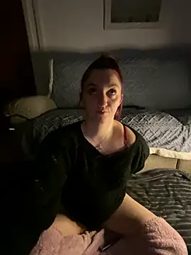 Snapshot of Stoner_BarbieXX chatting on February 2025 10:47:01 PM Stoner BarbieXX online show from February 2025 10:47:01 PM