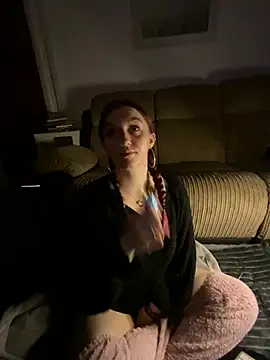 Snapshot of Stoner_BarbieXX chatting on March 2025 10:54:01 PM Stoner BarbieXX online show from March 2025 10:54:01 PM
