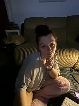 Snapshot of Stoner_BarbieXX chatting on March 2025 10:56:01 PM Stoner BarbieXX online show from March 2025 10:56:01 PM
