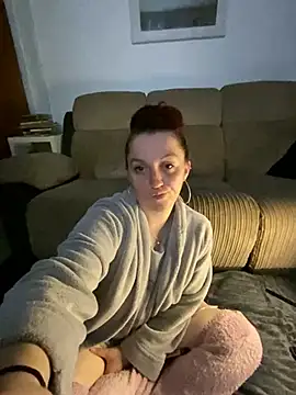 Snapshot of Stoner_BarbieXX chatting on March 2025 11:01:02 PM Stoner BarbieXX online show from March 2025 11:01:02 PM