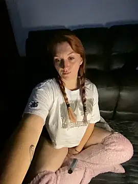 Snapshot of Stoner_BarbieXX chatting on September 2025 09:26:01 PM Stoner BarbieXX online show from September 2025 09:26:01 PM
