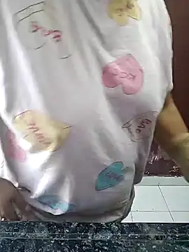 Snapshot of milf-kaira chatting on December 2024 03:15:01 AM milf-kaira online show from December 2024 03:15:01 AM