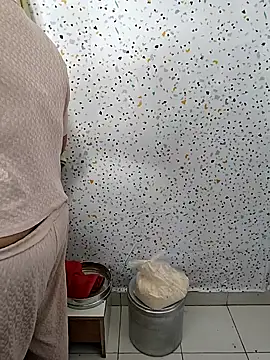 Snapshot of milf-kaira chatting on January 2025 05:02:02 AM milf-kaira online show from January 2025 05:02:02 AM