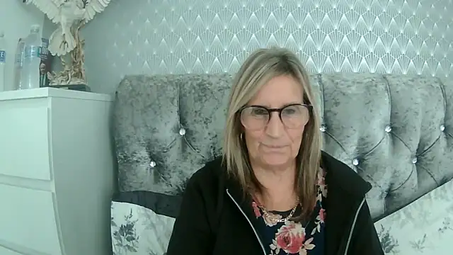 Snapshot of Additive_Mature_Linda chatting on September 2025 01:13:01 PM Additive Mature Linda online show from September 2025 01:13:01 PM