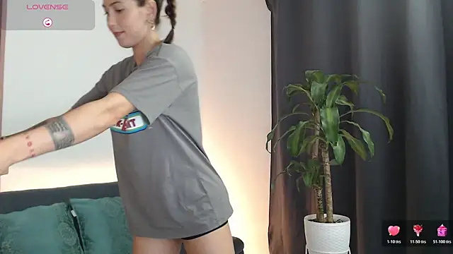 Susana Rios11 online show from November 2025 07:14:01 PM