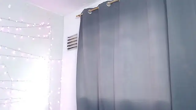 Snapshot of Nicol_Love0 chatting on February 2025 02:13:02 PM Nicol Love0 online show from February 2025 02:13:02 PM