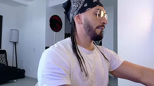 Snapshot of tony_muscle chatting on September 2025 09:14:01 PM tony muscle online show from September 2025 09:14:01 PM