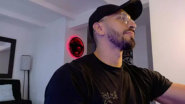 Snapshot of tony_muscle chatting on October 2025 09:15:02 PM tony muscle online show from October 2025 09:15:02 PM