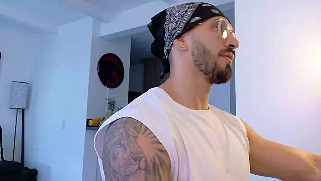 Snapshot of tony_muscle chatting on October 2025 09:42:02 PM tony muscle online show from October 2025 09:42:02 PM