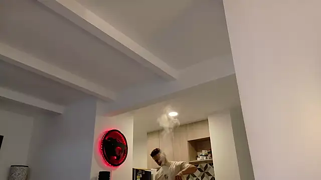 Snapshot of tony_muscle chatting on November 2025 09:47:01 PM tony muscle online show from November 2025 09:47:01 PM