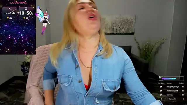 Lili Crossi online show from November 2025 06:52:01 AM