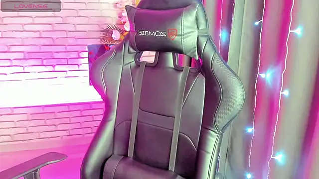 Snapshot of Tonya_Gray chatting on December 2024 05:47:01 AM Tonya Gray online show from December 2024 05:47:01 AM