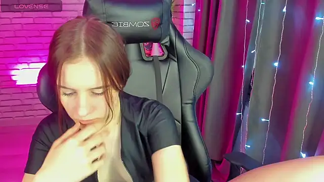 Snapshot of Tonya_Gray chatting on December 2024 03:55:02 AM Tonya Gray online show from December 2024 03:55:02 AM