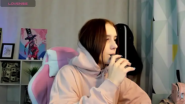 Snapshot of Tonya_Gray chatting on December 2024 10:31:01 PM Tonya Gray online show from December 2024 10:31:01 PM