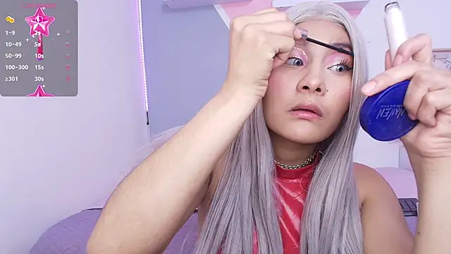 Missslunaa online show from March 2025 07:04:02 PM