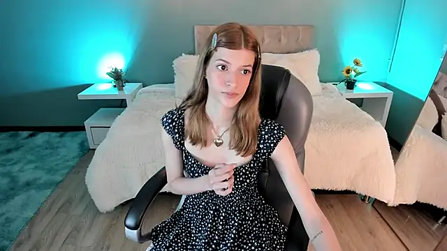 Nora Vennucci online show from October 2025 06:41:02 PM