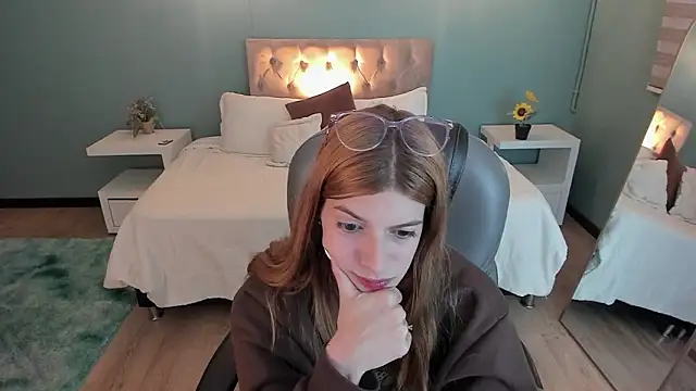 Nora Vennucci online show from January 2026 08:18:02 PM