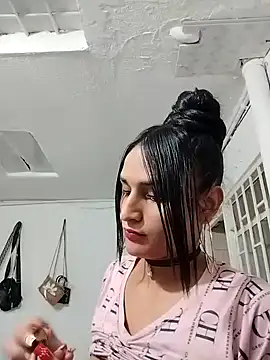 Snapshot of Pussycat_9999 chatting on December 2024 01:17:02 PM Pussycat 9999 online show from December 2024 01:17:02 PM