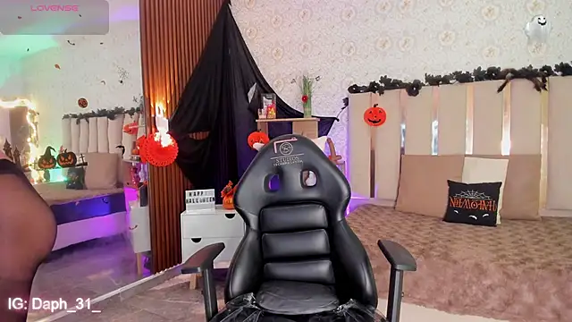 Daphnne tay online show from October 2025 03:32:01 AM