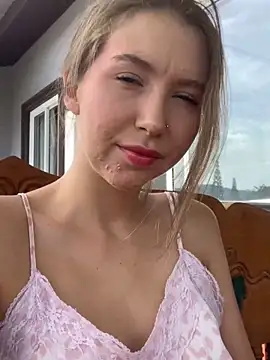 Snapshot of LinaSiren chatting on December 2024 07:05:01 AM LinaSiren online show from December 2024 07:05:01 AM