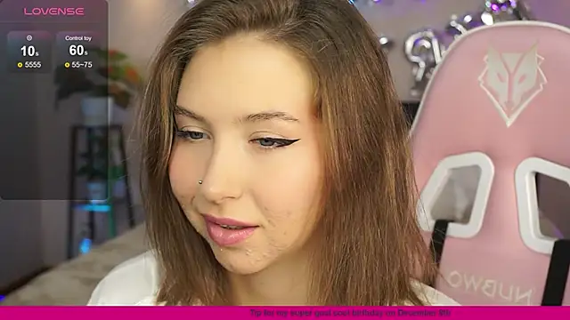 Snapshot of LinaSiren chatting on December 2024 06:33:01 AM LinaSiren online show from December 2024 06:33:01 AM