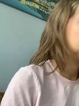 Snapshot of LinaSiren chatting on December 2024 07:17:01 AM LinaSiren online show from December 2024 07:17:01 AM