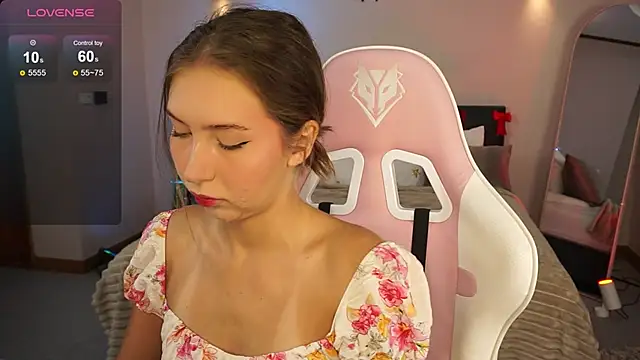 Snapshot of LinaSiren chatting on December 2024 03:15:01 AM LinaSiren online show from December 2024 03:15:01 AM