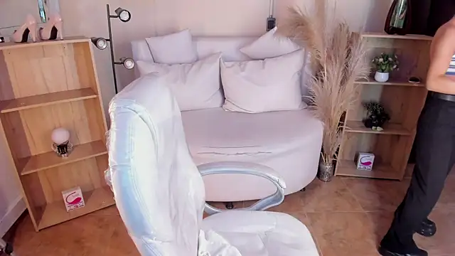 Amy Kiitty  online show from January 2025 08:32:02 PM