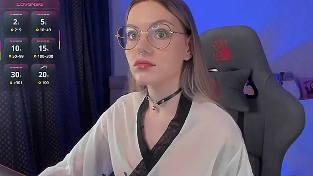 Marta May  online show from November 2025 09:40:01 AM