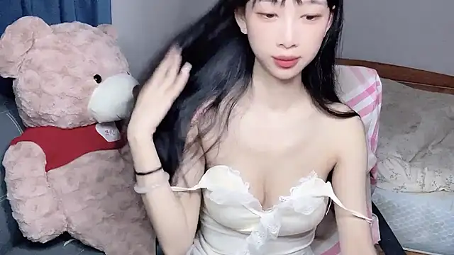 Lili-2 online show from October 2025 04:35:02 PM