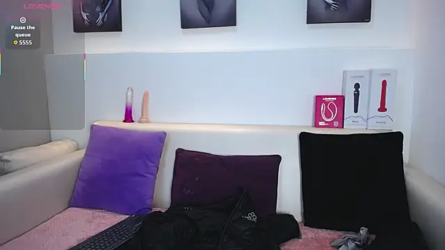 Melodi Roux online show from January 2026 01:25:02 PM