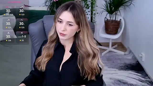 Snapshot of Sophie_Enzo chatting on November 2025 11:42:01 AM Sophie Enzo online show from November 2025 11:42:01 AM