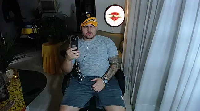 Snapshot of pitbullveryhot chatting on February 2025 09:58:02 AM pitbullveryhot online show from February 2025 09:58:02 AM