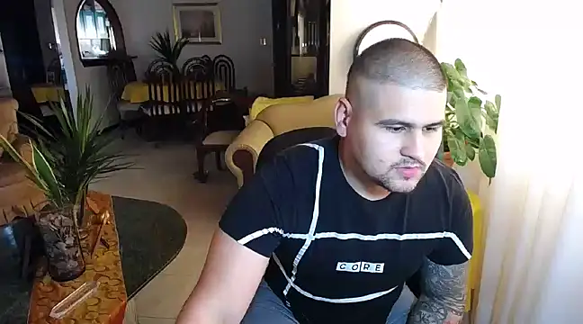 Snapshot of pitbullveryhot chatting on February 2025 09:03:02 PM pitbullveryhot online show from February 2025 09:03:02 PM