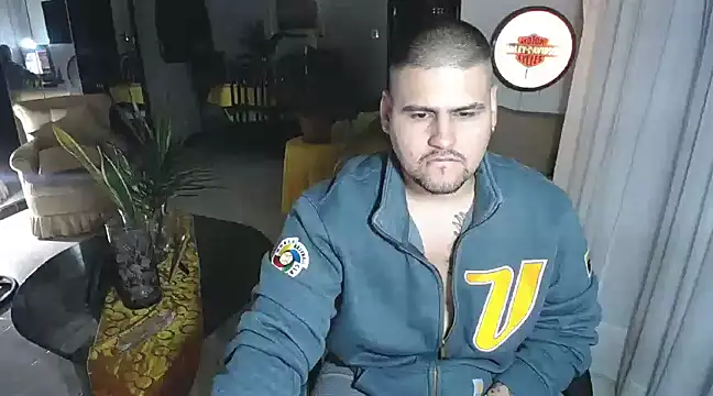 Snapshot of pitbullveryhot chatting on February 2025 06:20:01 AM pitbullveryhot online show from February 2025 06:20:01 AM