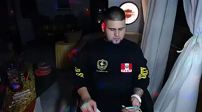 Snapshot of pitbullveryhot chatting on March 2025 04:07:02 AM pitbullveryhot online show from March 2025 04:07:02 AM