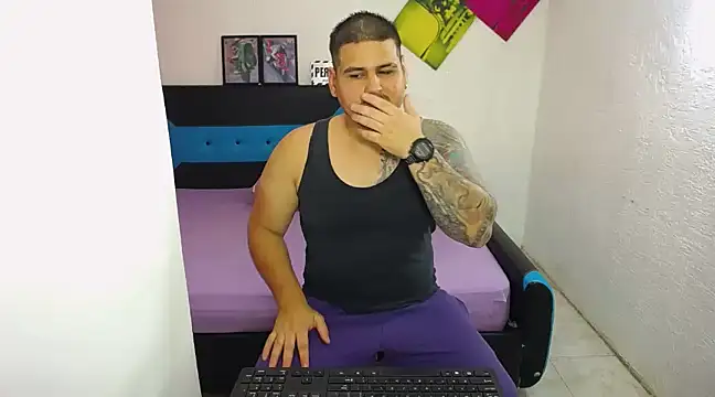 Snapshot of pitbullveryhot chatting on March 2025 08:01:02 PM pitbullveryhot online show from March 2025 08:01:02 PM